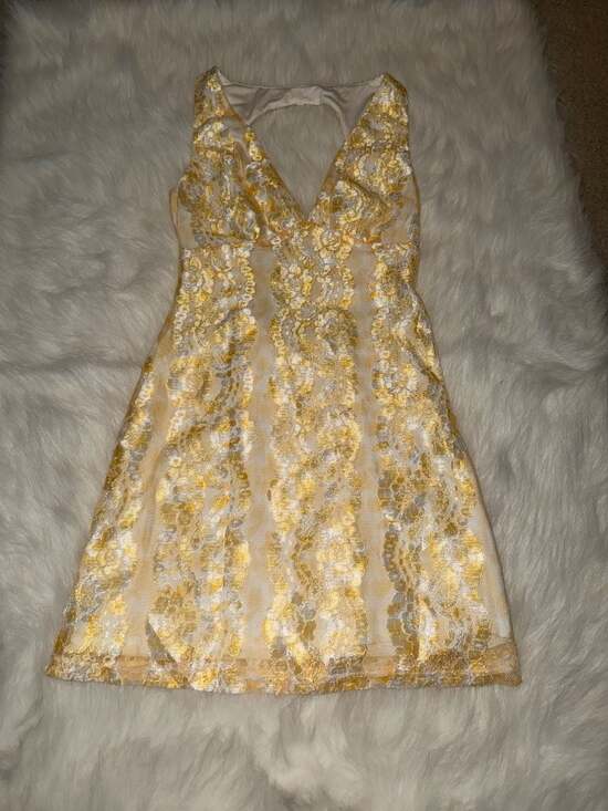 Beginning Boutique Dresses & Skirts - Beginning Boutique Yellow and White Lace Mini Dress Size US 4